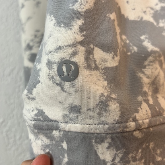 Lululemon - Picture 3 of 3